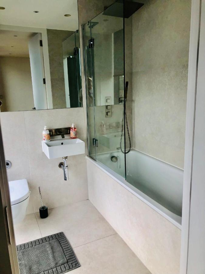 Luxury 2 Bedroom Apartment 20 Min From Central ロンドン エクステリア 写真